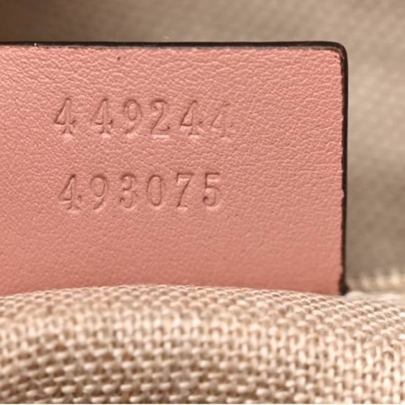 Gucci Bree Hobo Bag with Textured Leather and Gold Hardware - Picture 5 of 9